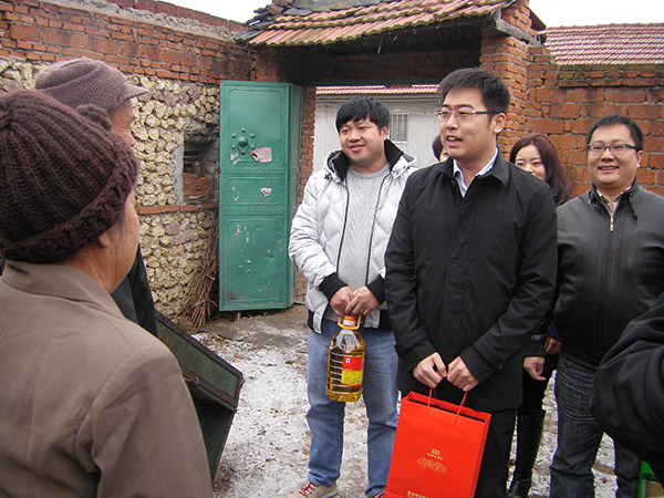 集團總裁紀(jì)建奕探訪孤寡老人