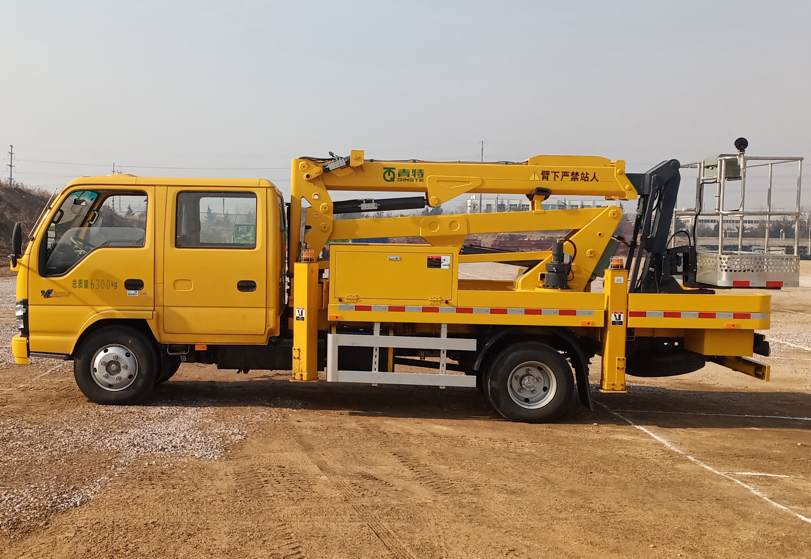 14米高空車QDT5064JGKJ6