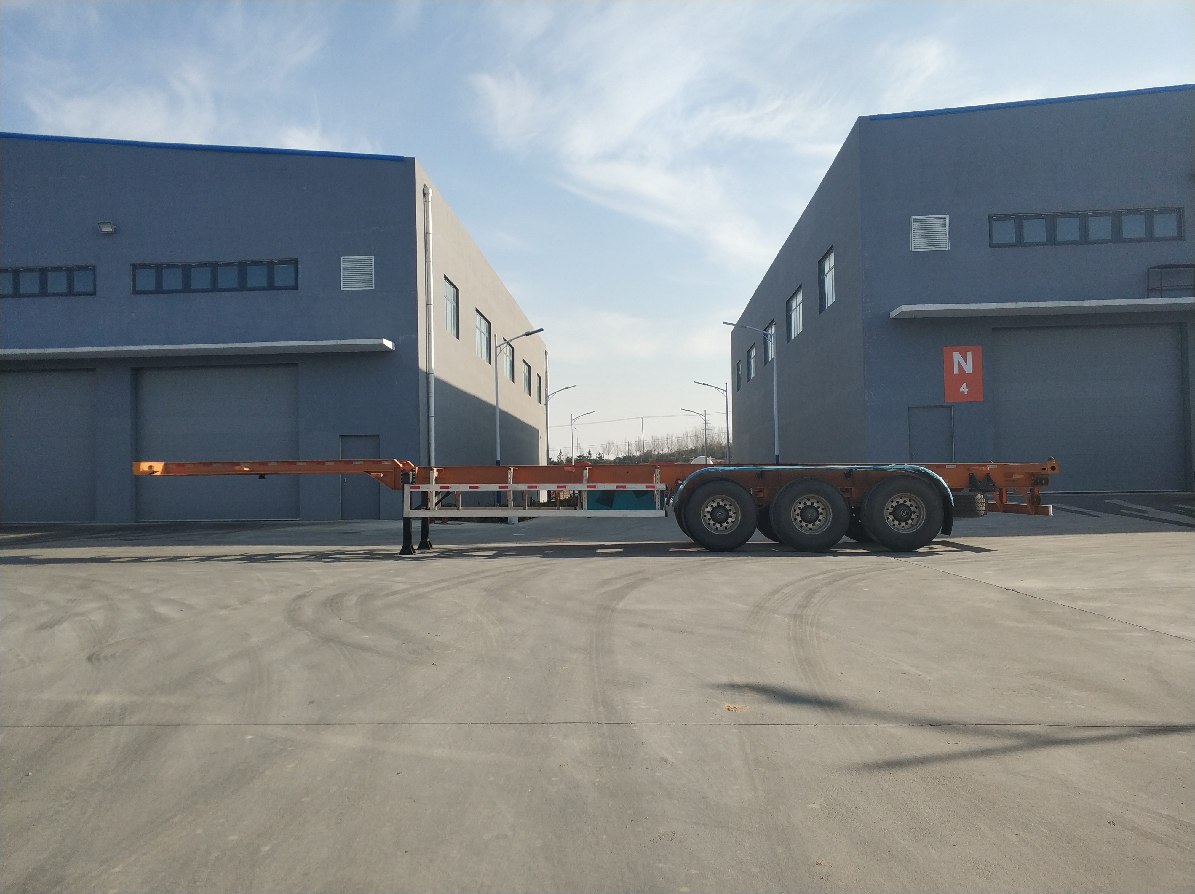 集裝箱（xiāng）運輸半（bàn）掛車QDT9381TJZG