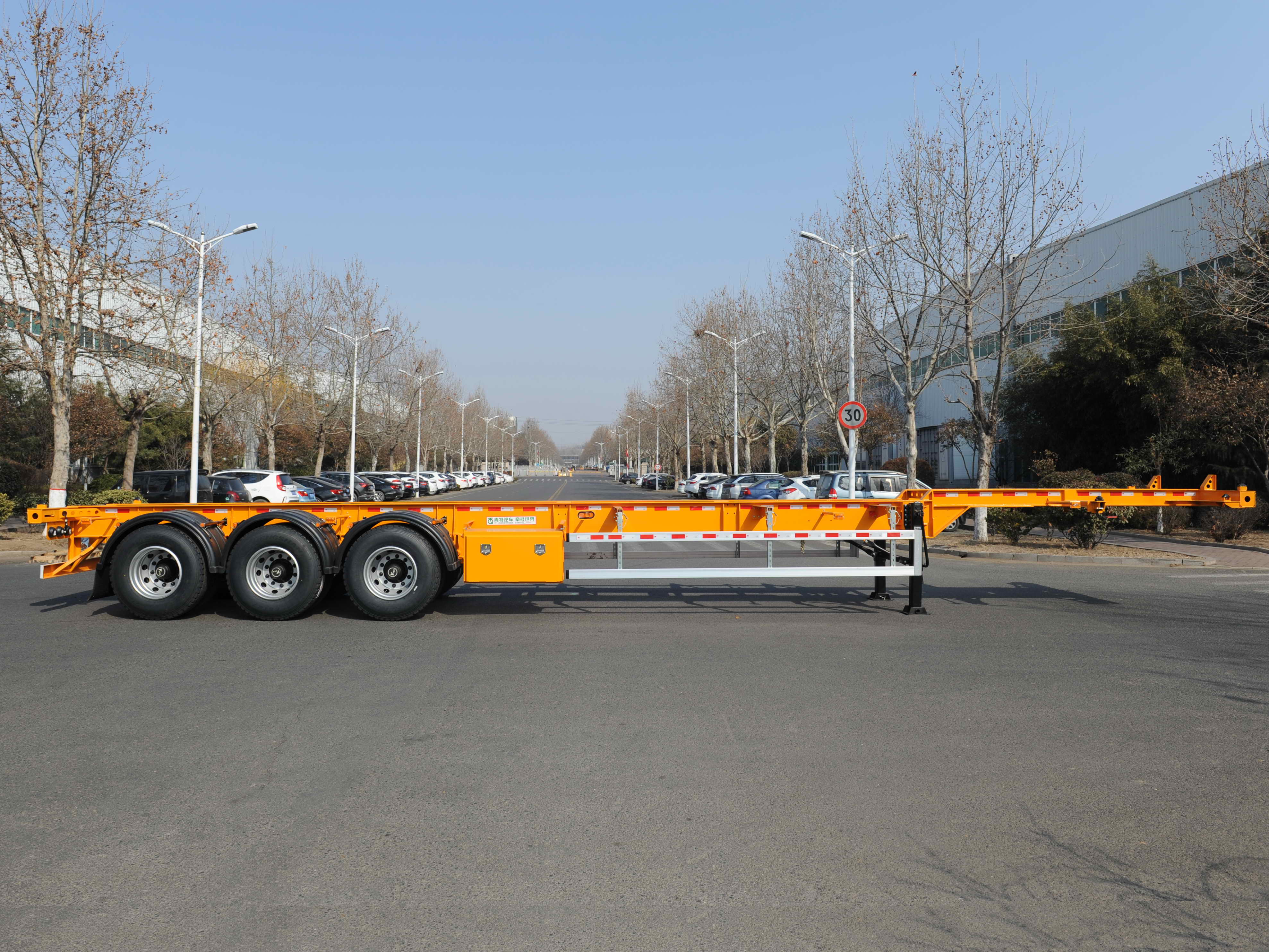 集（jí）裝箱運輸半掛車（chē）QDT9407TJZG