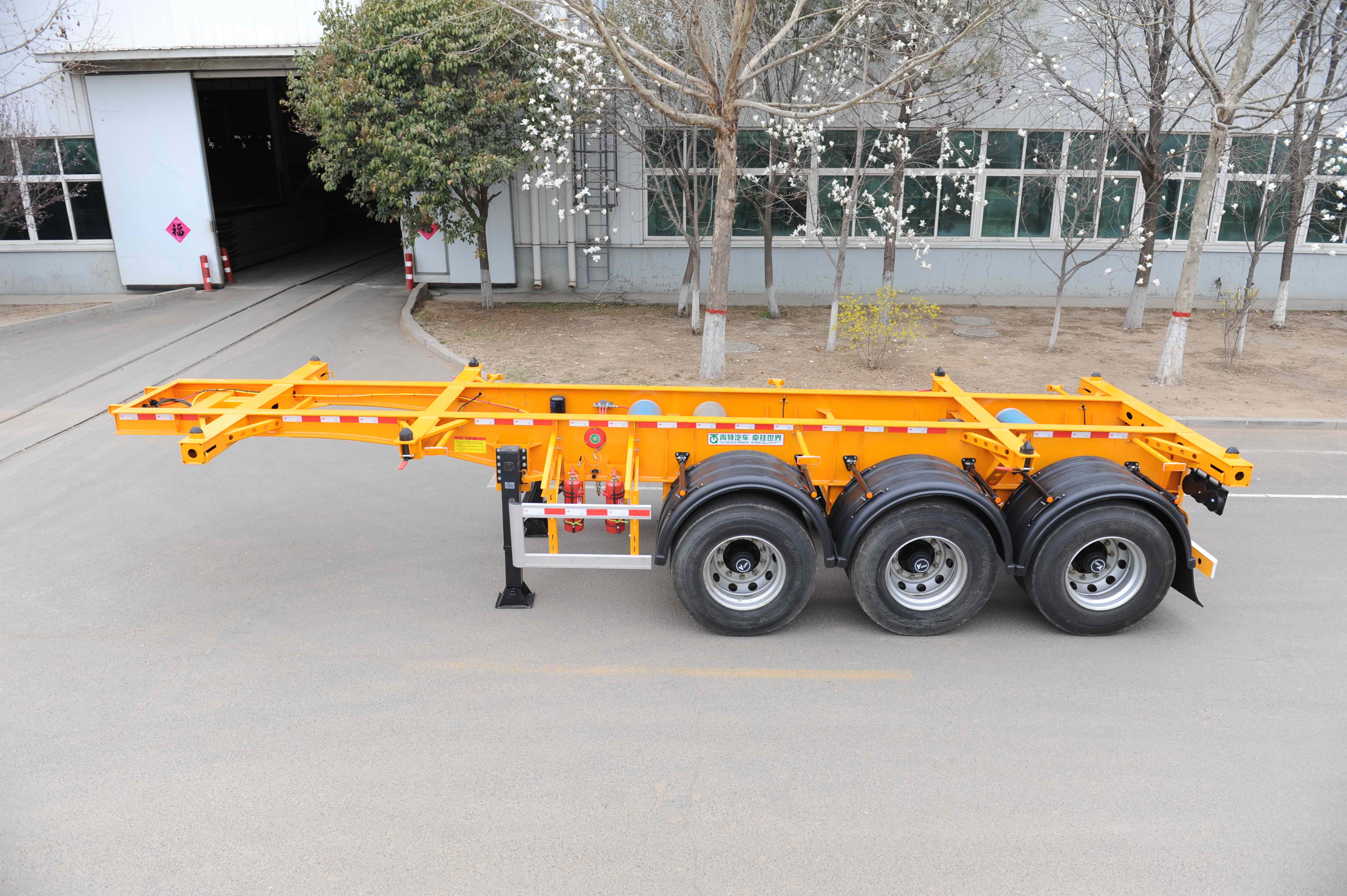 危險品罐（guàn）箱骨架運輸半掛（guà）車QDT9409TWY